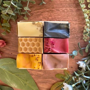 Luxury Soap Sample Gift Box - Set of 6 Natural Soap Samples + Soap Saver Pouch  - Handmade Soap Sampler in Wood Box - Gift for Her or Him
