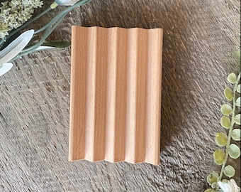 Wooden Soap Dish - Quick-Drain Minimalist Soap Holder - Extends Soap Life - Eco-Friendly Bathroom Accessory - Non-Stick Design for Bar Soaps