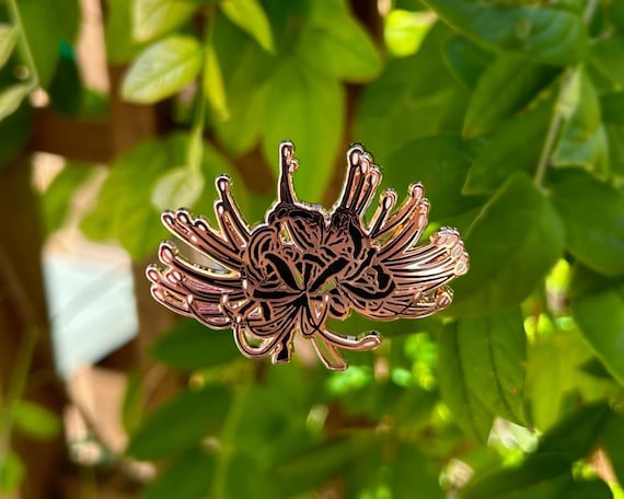 Black Spider Lily Hard Enamel Pin - Anime/manga/manhwa/manhua - Etsy