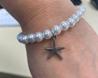 Pulseira com pingente de estrela do mar: joias elásticas com contas de pérolas e oceano