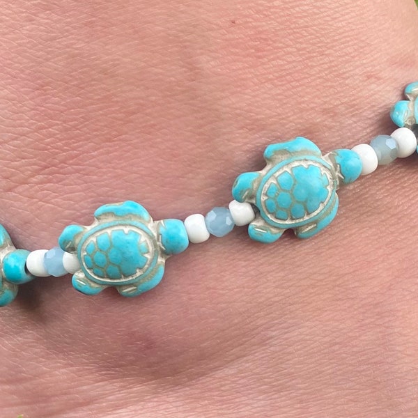 Sea Turtle Stretch Anklet, Turtle Bracelet, Womens Ankle Bracelet, turquoise colored beads, Ocean Beach jewelry, Turtle lover gift