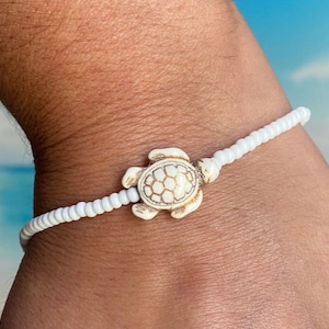 Sea Turtle Bracelet, Turtle Anklet, Natural Color Turquoise Turtle, white bead bracelet, Ocean Lover gift, Christmas present, Turtle Jewelry