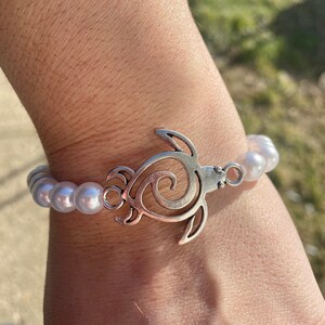 Silver Plated Sea Turtle Bracelet with pearl beads. Womens Ocean Jewelry. Great Gift Birthday Easter Christmas Present Animal Lovers Beach