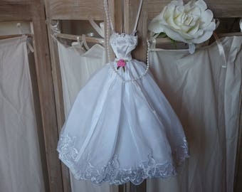 Dress scented sachet and its macarons