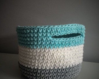 Crochet basket large format (grey pale, white & blue)