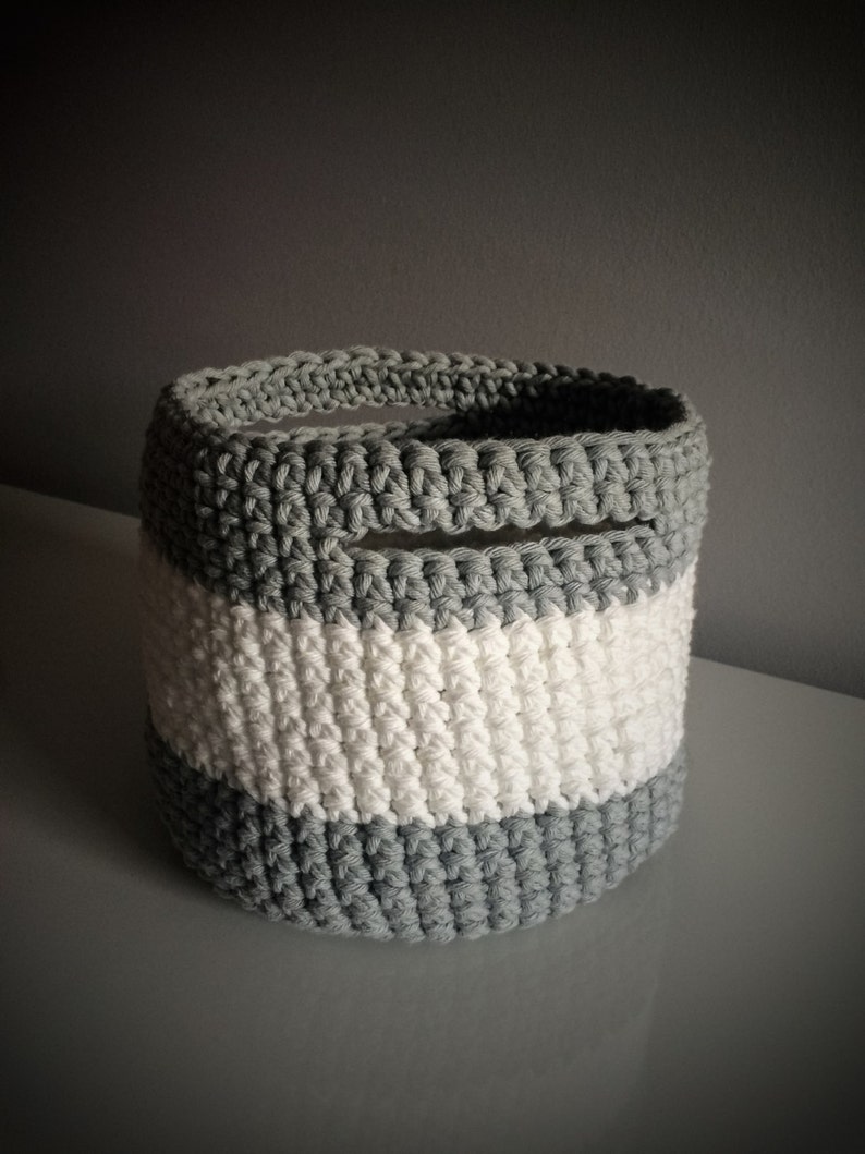 Crochet basket large format white & light grey image 1