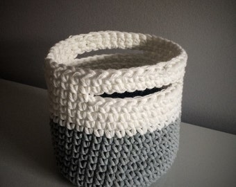 Crochet basket small format (white & light grey)