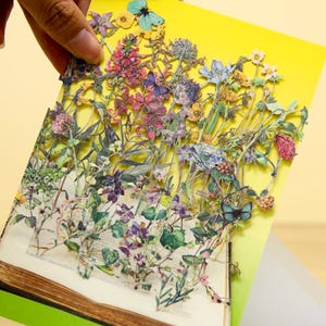 Laser geschnittene Frühlingsblumen Grußkarte - Grußkarte für Buchliebhaber - Bücherwurm-Lesergeschenke