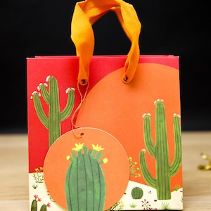 Mini borsa regalo Cactus Grove – Piccola borsa regalo riciclabile con etichetta – Confezione regalo estiva in carta kraft ecologica