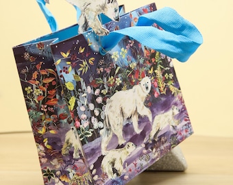 Polar Bear Christmas Gift Bag - Winter Wonderland Eco Gift Packaging with Gift Tag - Garland Christmas Wrapping
