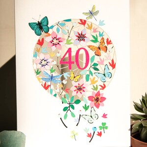 40e carte d'anniversaire florale pour elle - Papillons et fleurs découpés au laser pour femme - Carte de 40 anniversaire en papier découpé - Fabriquée au Royaume-Uni
