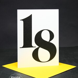 Biglietto di auguri per il 18° compleanno con carattere in grassetto - Biglietto di auguri semplice per un figlio o una figlia adulti - Regalo di compleanno carino e minimalista per il 18° compleanno
