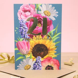 Carte d'anniversaire fleurie pour 21 ans fabriquée au Royaume-Uni - carte d'anniversaire au design floral - cadeau d'anniversaire pour 21 ans