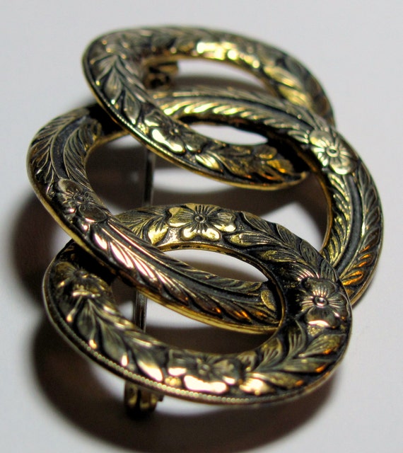 Victorian Interlocking Embossed Circles Floral & … - image 2