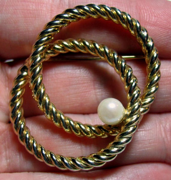 Double Twisted Circle Cultured Pearl Brooch Pin 1… - image 4