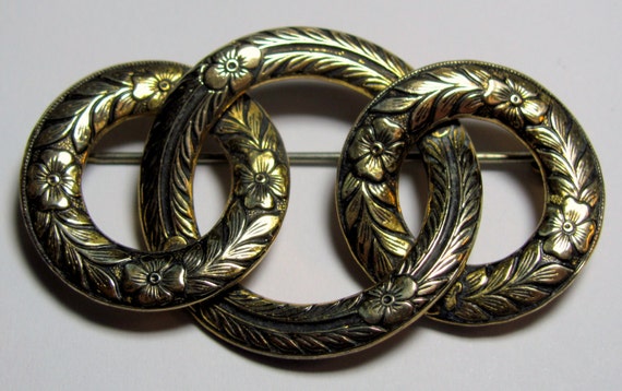 Victorian Interlocking Embossed Circles Floral & … - image 1