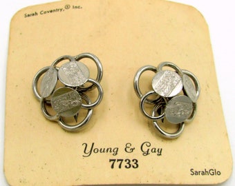Sarah Coventry Young & Gay Floral Discs Silvertone Clip Earrings 7733 Original 1959 Card