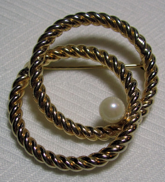 Double Twisted Circle Cultured Pearl Brooch Pin 1… - image 1