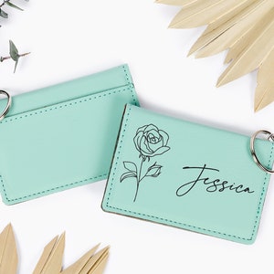 Monedero de llavero de flor de mes de nacimiento, soporte duro de flor de nacimiento, regalo de dama de honor personalizado, billetera personalizada, regalo para ella, regalo de cumpleaños