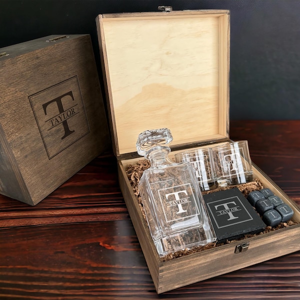 Engraved Decanter Set with Glasses, Dad's Whiskey Personalized Set, Whiskey Decanter, Bourbon Lover, Custom Gift For Husband, Whisky Gift