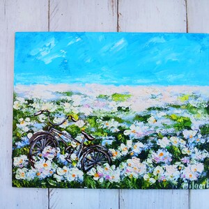 Fahrrad im Blütengarten Miniatur-Ölgemälde Impasto Landschaft Provence Kunst Bauernhof Landschaft Hinterhofgarten Kleine Blumenmalerei Bild 4