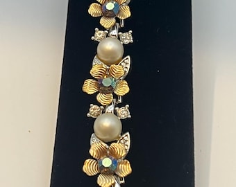 Vintage gold-tone floral bracelet with faux pearls and rhinestones.