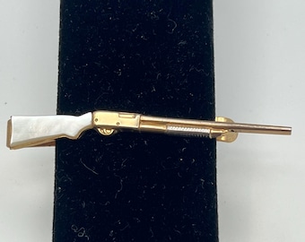 Vintage SWANK USA gold-toned rifle shotgun tie clip with pearl handle.