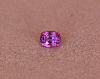 Naturlig uppvärmd purpurröd rubin, Ceylon, 0,70 ct, kuddslipad