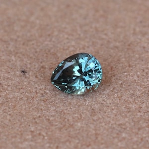 Ceylon Teal Green sapphire 0.37 ct, loose sapphire, loose gemstone, natural sapphire, certified sapphire.