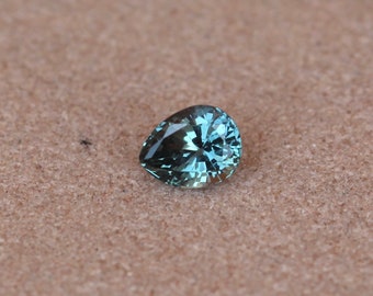 Ceylon Teal Green sapphire 0.37 ct, loose sapphire, loose gemstone, natural sapphire, certified sapphire.