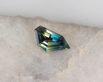 Mr Crisp sapphire 0.92 ct| bicolor sapphire| precision cut sapphire| top notch gemstone| rare beauty| fine gemstone| one of a kind piece.