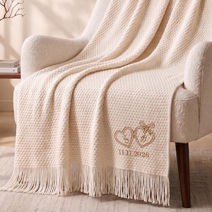 Coperta in maglia personalizzata con nome ricamato, coperta da matrimonio, regalo di nozze ricordo, regalo per la coppia, regalo per l'inaugurazione della casa, regalo di Natale