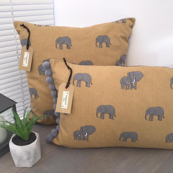 Housses de coussin faites main en tissu « Elephant » par Sophie Allport