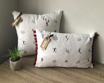 Sophie Allport 'Skiing' Housses de coussin faites à la main en tissu