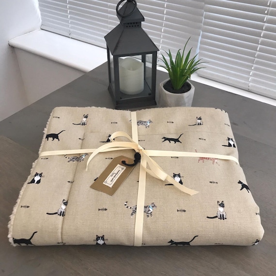 Sophie Allport Purrfect Fleece Cat Bed/Blankets