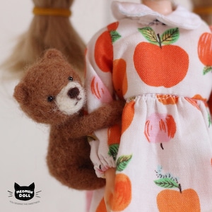 Cuddling bear - Blythe&#39;s pet