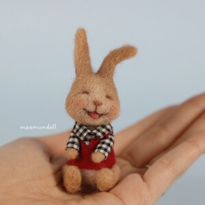 Bunny figurine, brown laughing bunny (3,5 inches - 9cm)