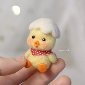 Wool hatching duckling, easter duckling