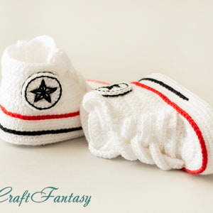 Hand knitting crochet white baby booties unisex, boots, baby sneakers, baby girl&#39;s shoes, baby shower gift.