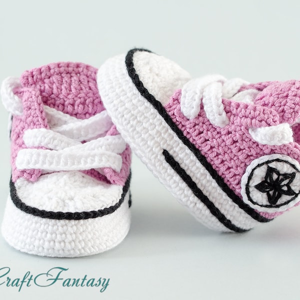 Hand knitting crochet baby booties, boots, baby sneakers, baby girl's shoes, baby shower gift.