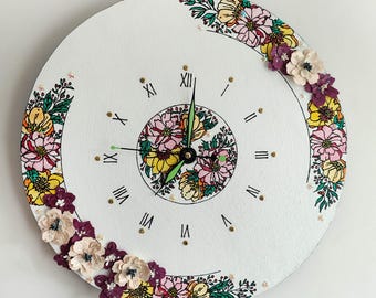 Relógio de parede floral feito à mão: Arte em técnica mista, 39 cm de diâmetro