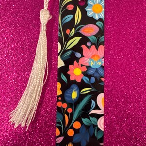 Flower Botanical Bookmark with tassel - Personalized Nature Inspired Garden Blooms Book Mark- Book Lover Gift - Summer Reading Accessory