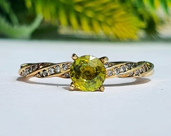 Engagement Ring, Peridot Engagement Ring, Twisted Engagement Ring ,Green Engagement Ring 14K Gold, Peridot Rings Women, Peridot Diamond Ring