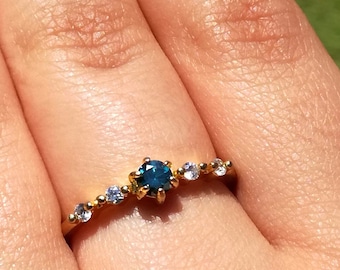 Anillo de compromiso de diamantes azules de oro blanco de 14k, anillo de boda de diamantes azules Band 14k / 18k anillo apilable de diamantes azules, anillo de promesa de diamantes Dainty