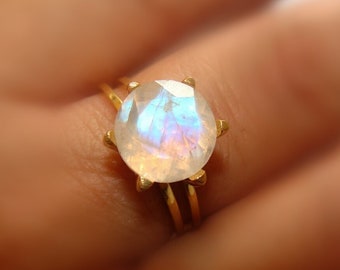 Moonstone Engagement Rings, 14K Moonstone Ring/Gold/Minimalist/Solitaire, Moonstone Promise Ring, Rainbow Moonstone ring,Fine Jewelry Rings