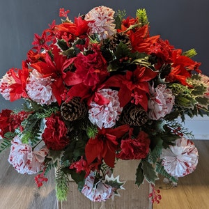 Cemetery Saddle. Christmas Saddle, Christmas Cemetery Flowers, Cemetery flowers, Christmas, Grave Decorations, Flower Saddle