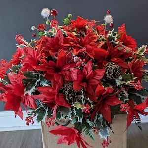 Poinsettia Christmas Saddle, Christmas Saddle, Grave Saddle, Christmas, Flower Saddle