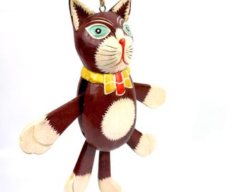 Hanging wooden cat figurine – hand-painted folk art ornament, vintage scandinavian style