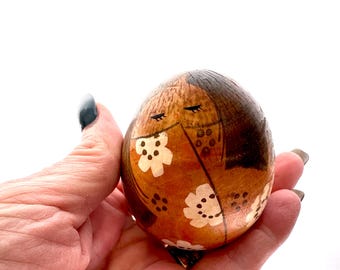 Mini Kokeshi Doll – Hand-Painted Wooden Egg Figurine, Signed, 7 cm