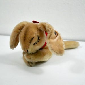 Coelho Steiff Sleeping Mohair Vintage – Brinquedo alemão dos anos 1960 com botão original
